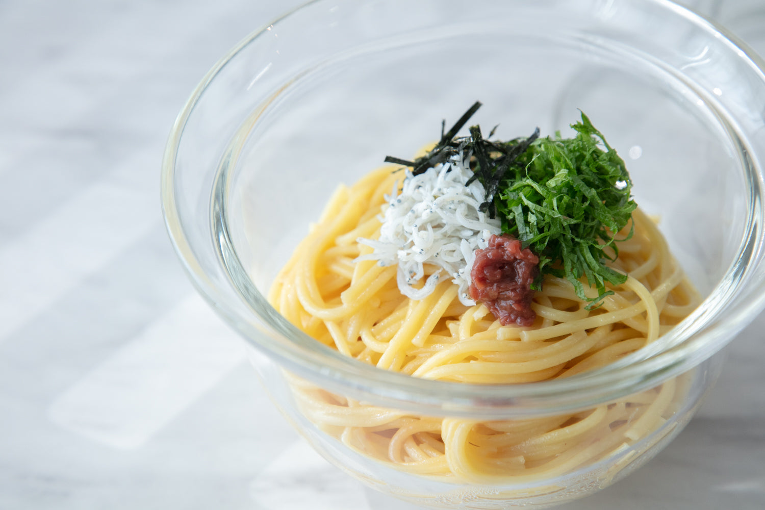 HARIO(ハリオ) ガラスの丼鉢で作る<br>梅しそパスタ