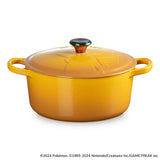 LE CREUSET（ル・クルーゼ）ポケモン シグニチャー ココット・ロンド 22cm ネクター (イリディセントツマミ)