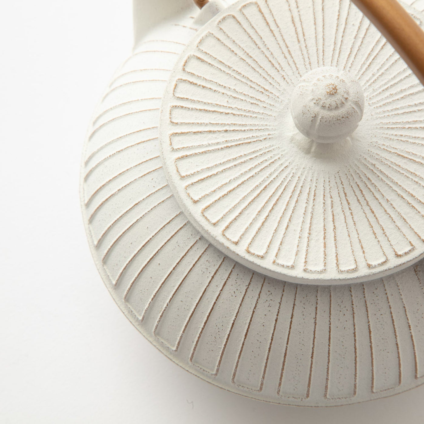 岩鋳 急須5型菊 銀/空色 (取手ゴールド) 44350 |キッチン用品通販