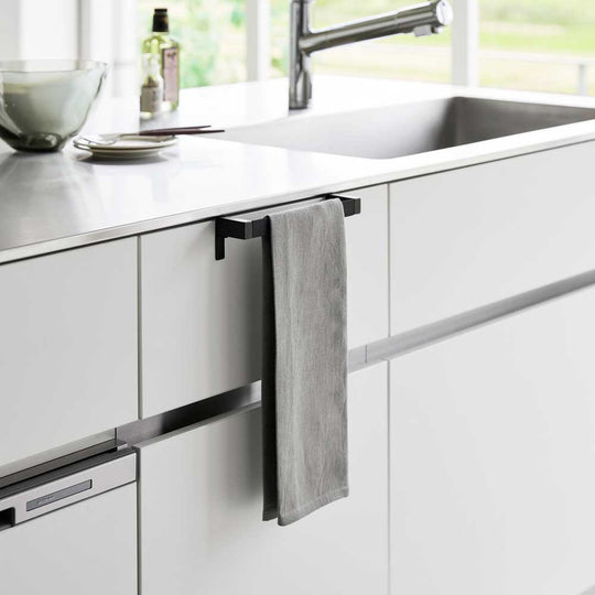 tower（タワー）滑り落ち防止キッチンタオルハンガーバー ブラック