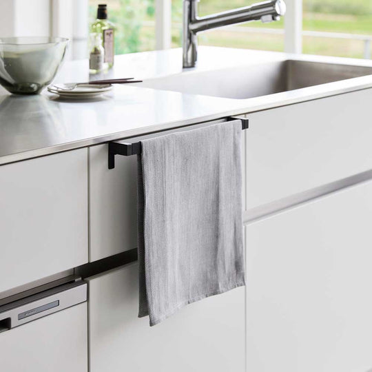 tower（タワー）滑り落ち防止キッチンタオルハンガーバー ワイド ブラック
