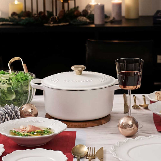 LE CREUSET（ル・クルーゼ）シグニチャー ココット・ロンド 22cm エタニティレース コットン(ライトゴールドツマミ)