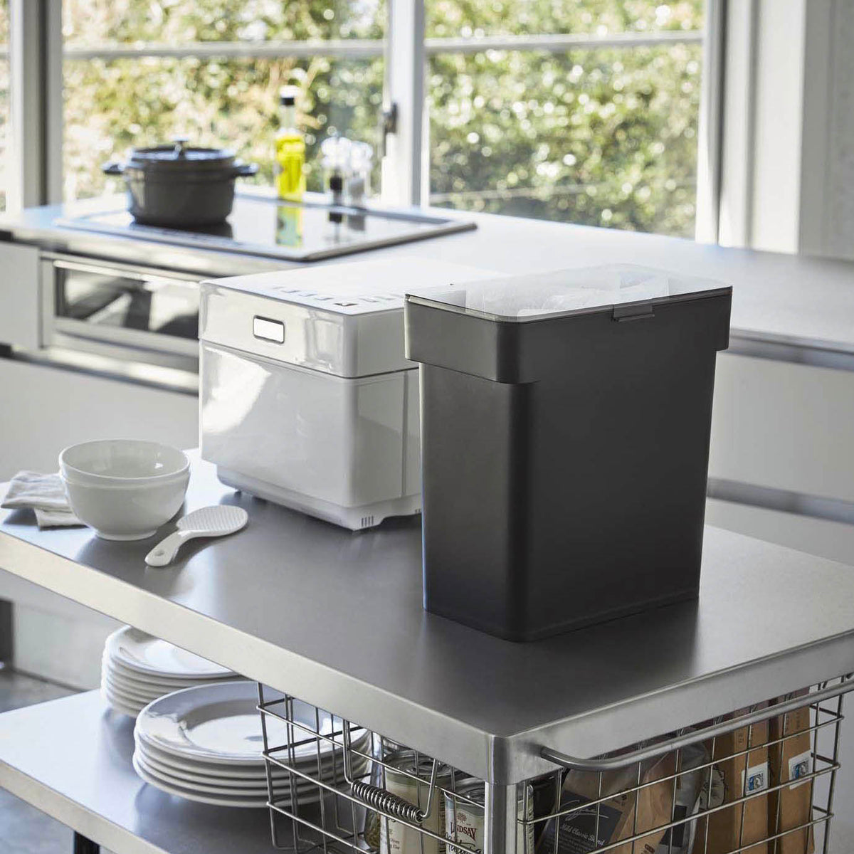 TOWER（タワー）密閉 袋ごと米びつ 5kg ブラック 03376 |キッチン用品