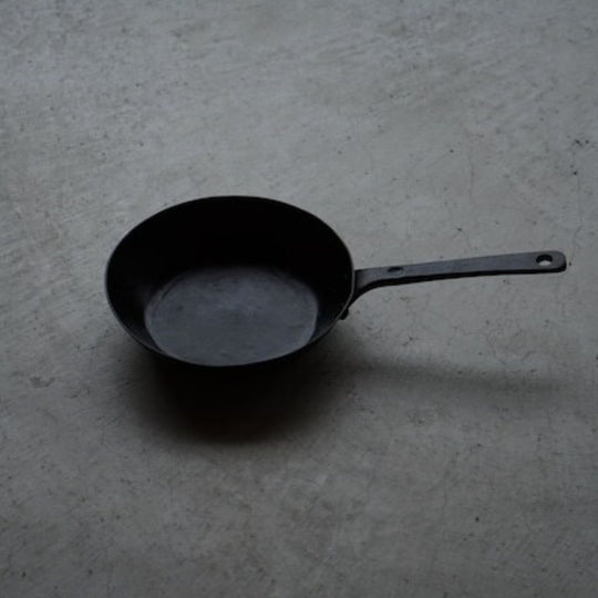 野鍛冶やまご ちょっと深めの鉄フライパン