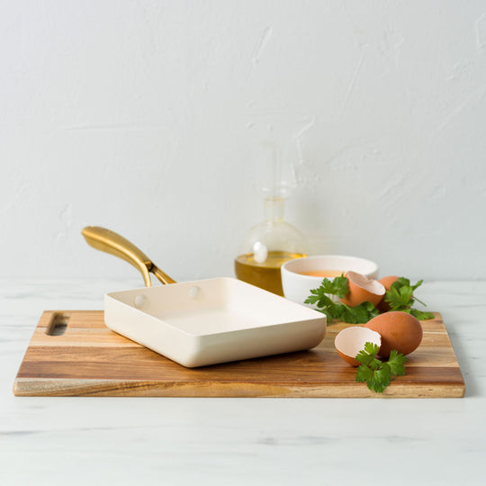 グリーンパンSTUDIO（ストゥディオ）エッグパン クリームホワイト