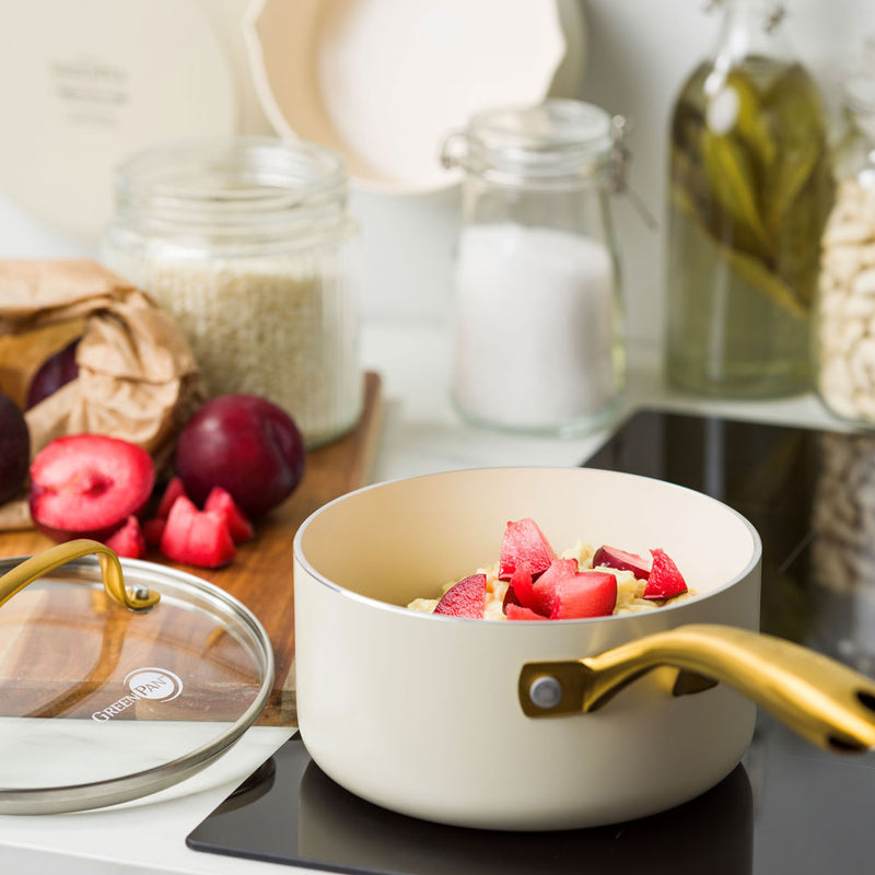 グリーンパンSTUDIO（ストゥディオ）ソースパン 16cm ガラス蓋付き クリームホワイト