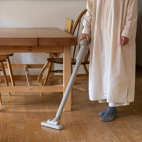 ±0 (プラスマイナスゼロ) コードレスクリーナー H111 ホワイト