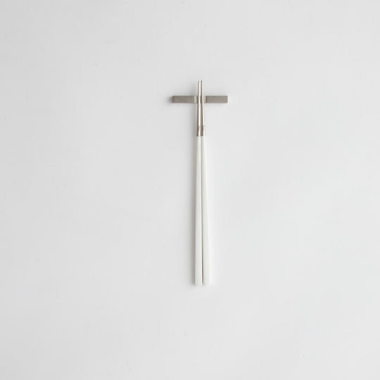 Cutipol(クチポール) KUBE（キューブ)  ホワイト×シルバー チョップスティック（箸置付）