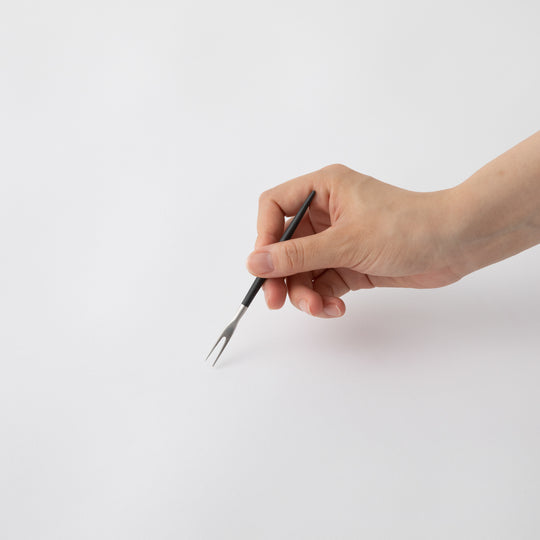 Cutipol(クチポール) ゴア ブラック×シルバー フルーツフォーク