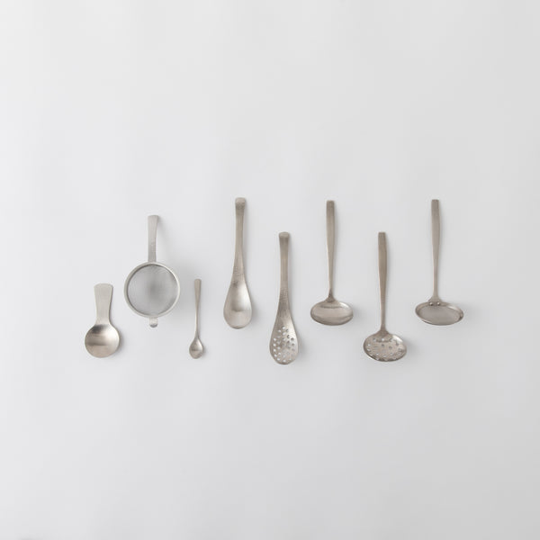 ステンレスの道具なので丈夫で壊れにくく、錆びにくく、お手入れが簡単。レトロなデザインで、使うほどに愛着がわきます。