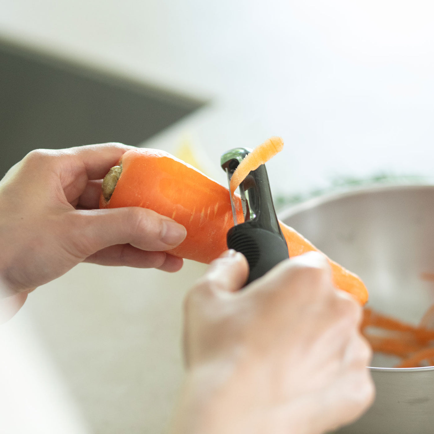 送料込み】OXO(オクソー) タテ型ピーラー |キッチン用品通販