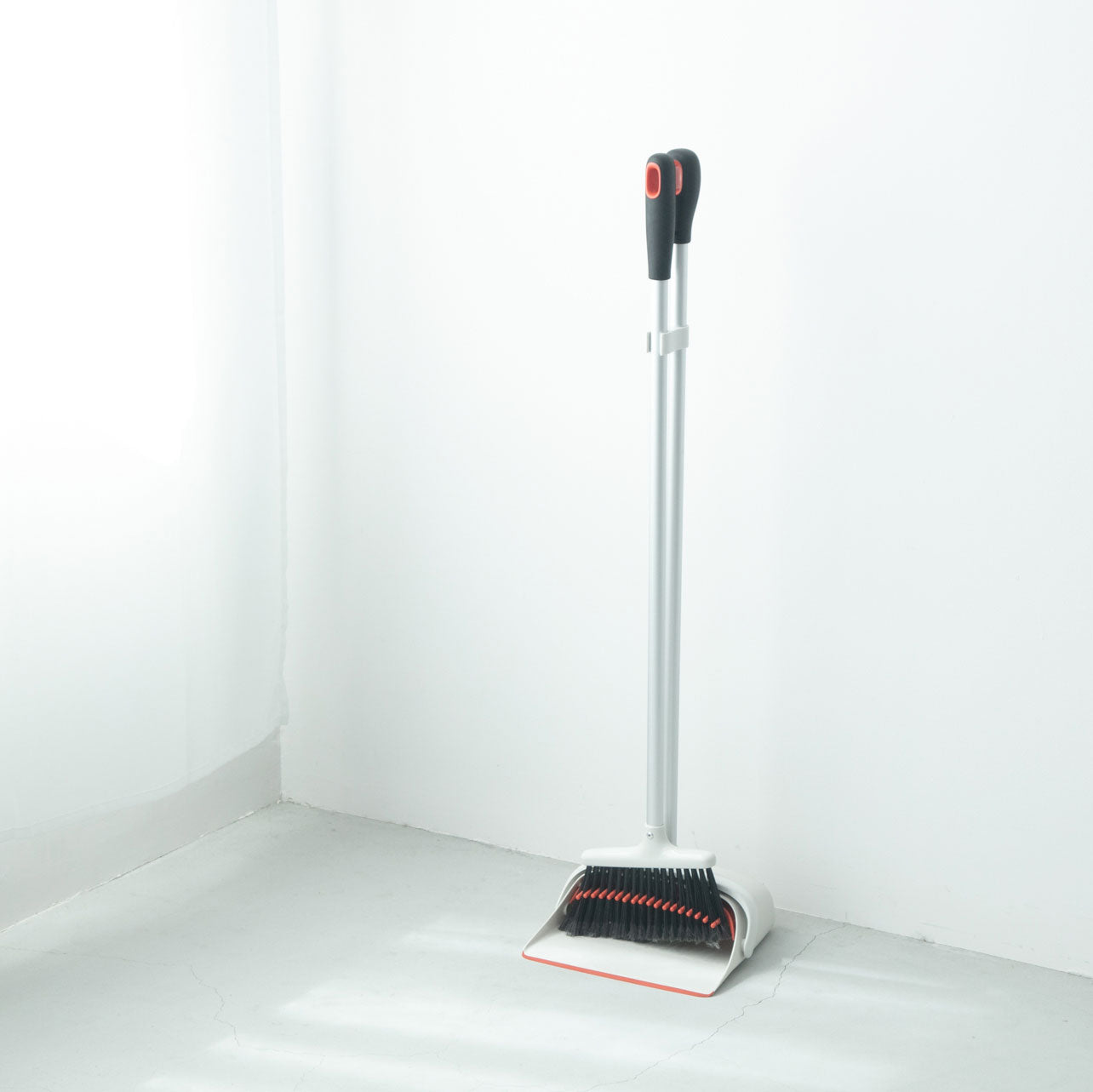 【送料込み】OXO(オクソー) アップライト ダストパン&ブラシセット 1335280 |キッチン用品通販サイト Y.YACHT STORE